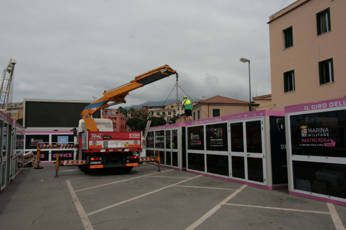 Mezzi Green Planet Logistics alla Regata Rosa